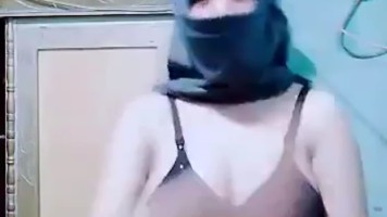 Aksi Nekad Cewe Jilbab Baju Belang Colmek