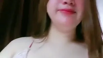 Bokep Indo Mbak Naya Ebot Belahan Toket Mulus