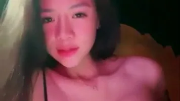 Bokep Indo Host Cantik Joget Remas Susu Mango