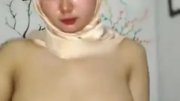 Bokep Indo Pacar Jilbab Kocokin Jepit Pake Toketnya