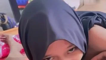 Bokep Indo Cewek Jilbab Viral Hisap Punya Om