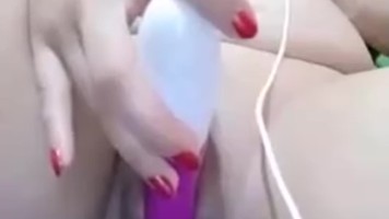 Jilbab Merah Dengan Vibrator