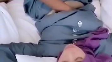 Wanita Jilbab Ungu Selingkuh di Hotel Viral Swinger Malay