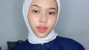 Bokep Indo Dedek Marisaica Jilbab Santuy Gesek TTnya