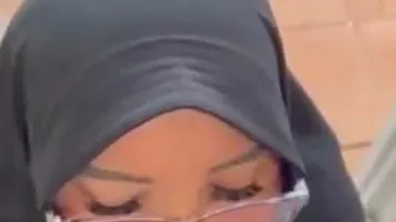 Bokep Indo Tante Jilbab Sepongannya Mantap Bener!