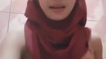 Bokep Indo Jilbab Kak Melly Sange Colok Meki