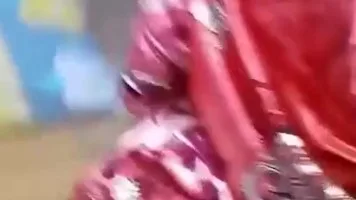 Bokep Indo Tante Jilbab Merah Sepong Kontol