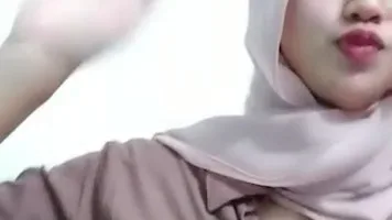 Bokep Indo Jilbaber Cantik Remas Tetek Godain Pascol