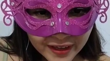 Kak Sandra Cakep New Host BLING2 Pertama Kali Omek Live