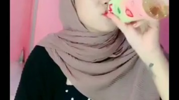 Amerlita Live Pake Jilbab Remas Buah Dada