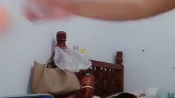 Babykhal Duduk Ngangkang Host Idaman Baru Bling2